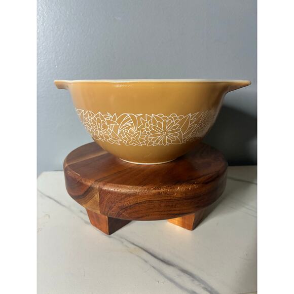 Vintage Pyrex Brown Floral Cinderella Mixing Bowl Set (4-Piece) – No Chips - Picture 14 of 16